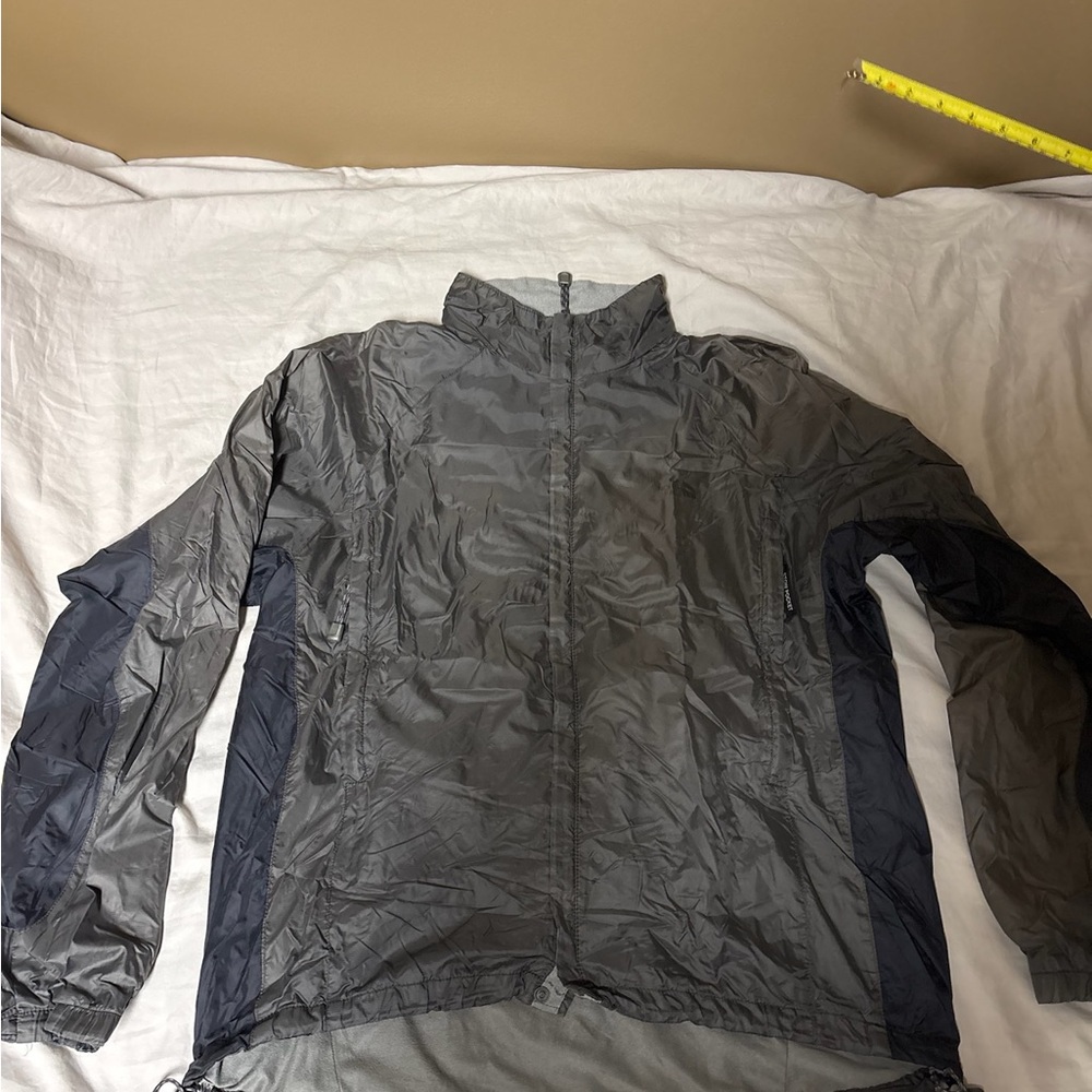 The North Face Men's Gray and Black Windbreaker